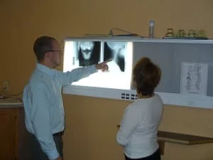 A patient and Dr. Justin reviewing the results of an x-ray